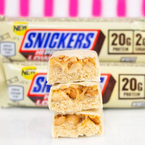 Snickers White Hi-Protein Low Sugar, baltyminis batonėlis, karamelė ir žemės riešutų sviestas - 57 g - Magnis.lt